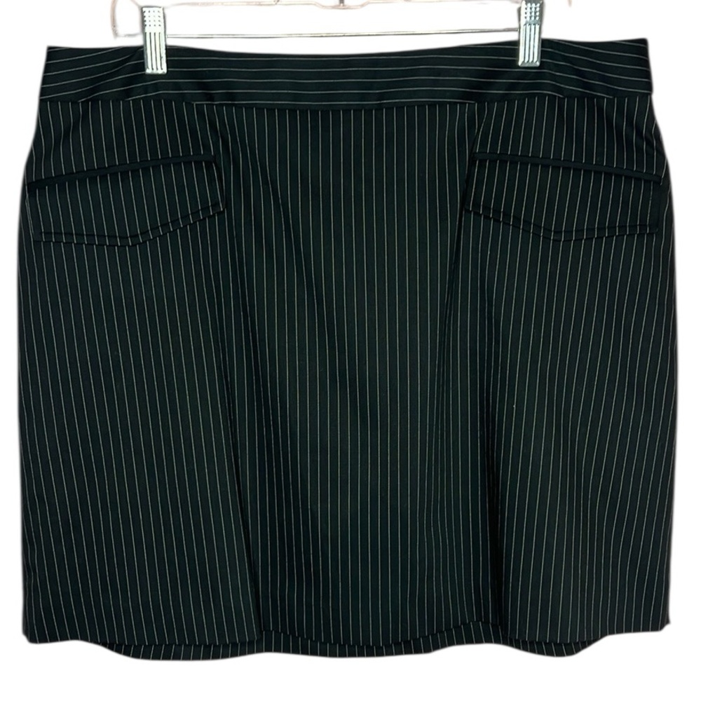 DKNY Pinstripe Skirt Career Wear Business Casual With Pockets. Size 18